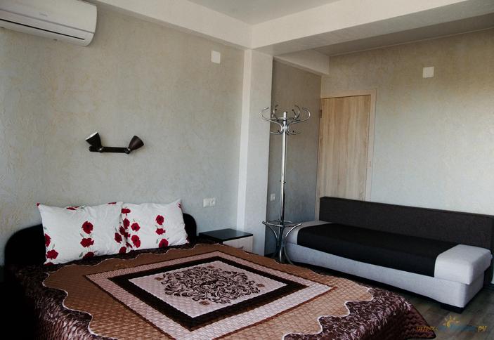 Трехместный