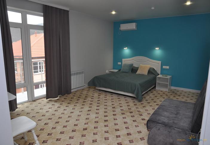 Семейный полулюкс с балконом