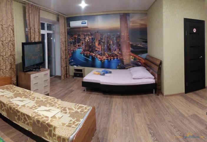 Улучшенный номер на 4-6 мест с большим угловым балконом