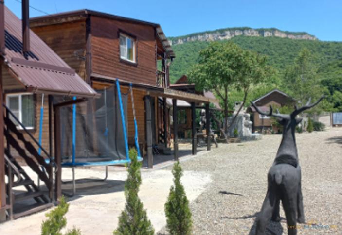 Домик у реки Дах