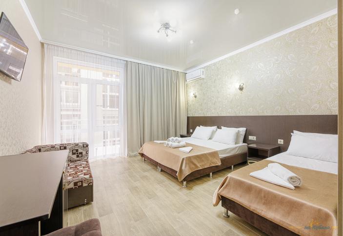 Полулюкс четырехместный с балконом