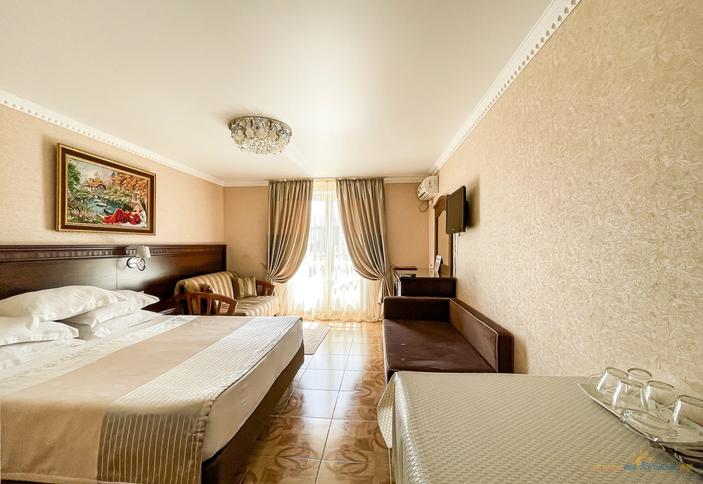 Пятиместный полулюкс