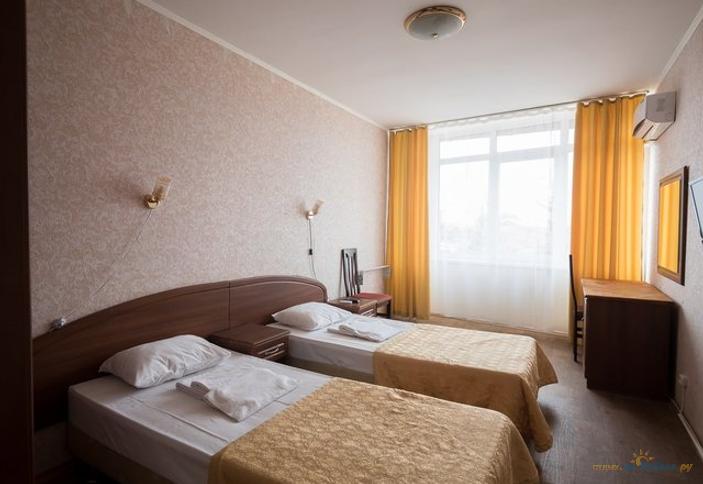 Семейный трехместный