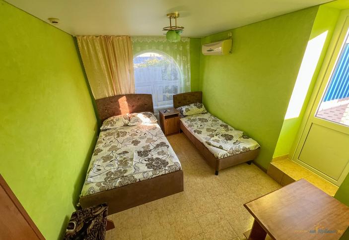 Трехместный стандарт (верхние этажи) с балконом