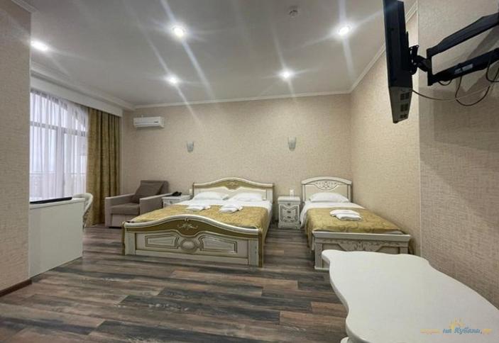 Делюкс плюс четырехместный с балконом