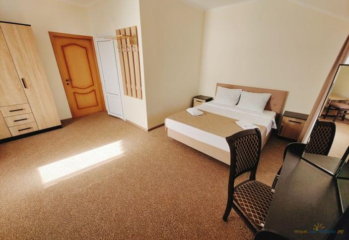 Полулюкс трехместный