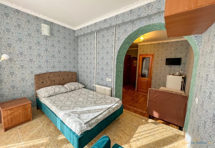 Четырехместный стандарт с витражными окнами