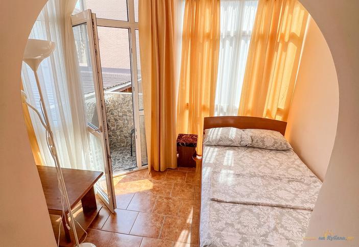 Четырехместный стандарт с балконом