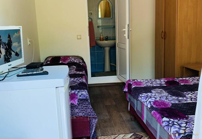 Трехместный