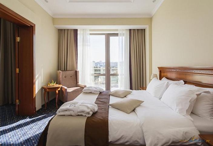 Люкс двухместный двухкомнатный с балконом