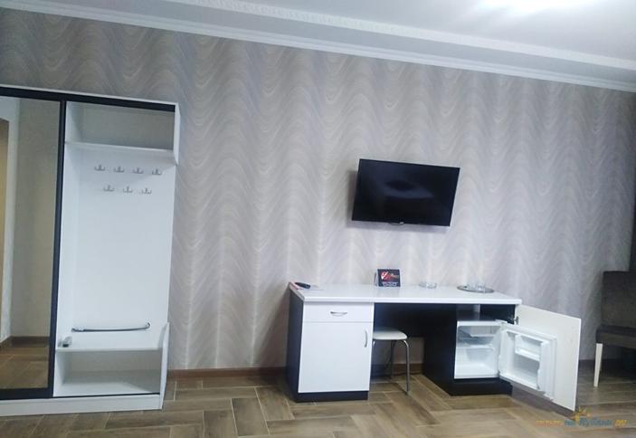 Трехместный