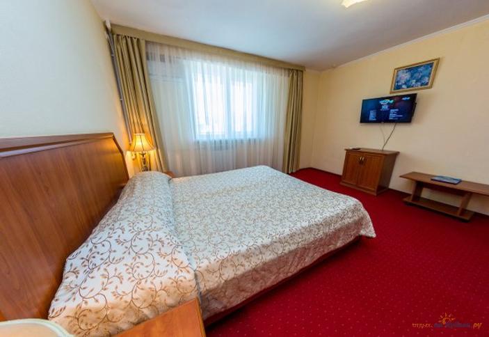 Люкс двухместный двухкомнатный с балконом (корпус 1)