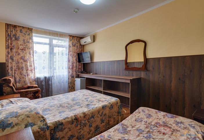 Трехместный