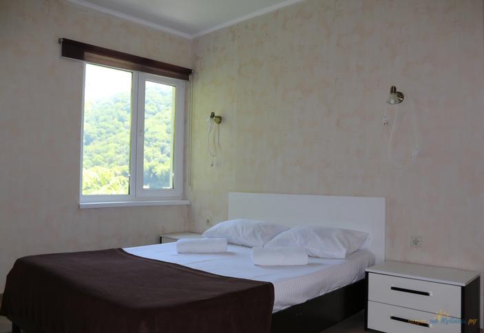 Четырехместный двухкомнатный номер с балконом 