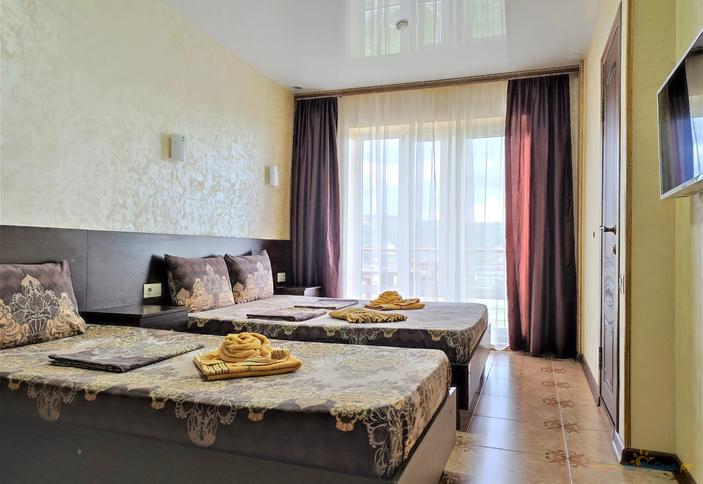 Трехместный Делюкс с большим балконом и видом на море