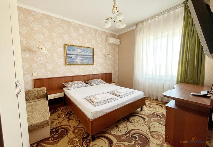 Семейный с видом во двор 