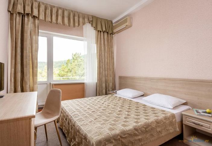 Семейный двухместный двухкомнатный. Оздоровительный комплекс AZIMUT Отель Прометей Небуг