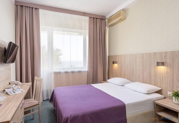 Семейный двухместный двухкомнатный. Оздоровительный комплекс AZIMUT Отель Прометей Небуг