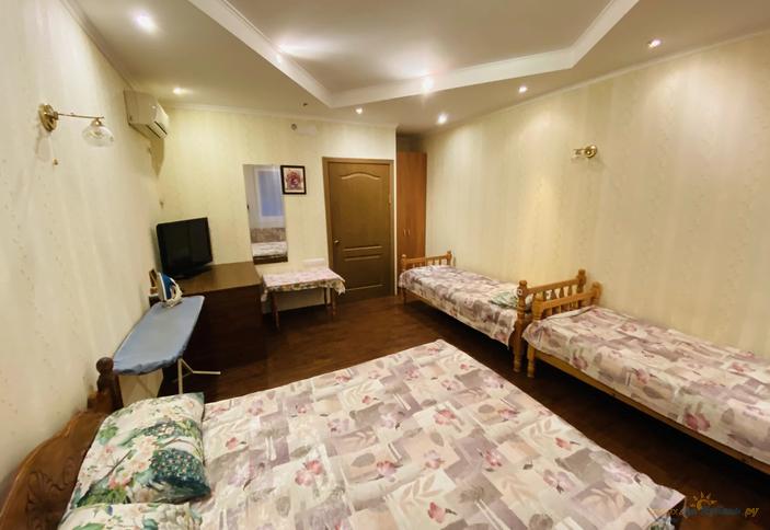 Отдельная комната с гаражом. Гостевой дом 