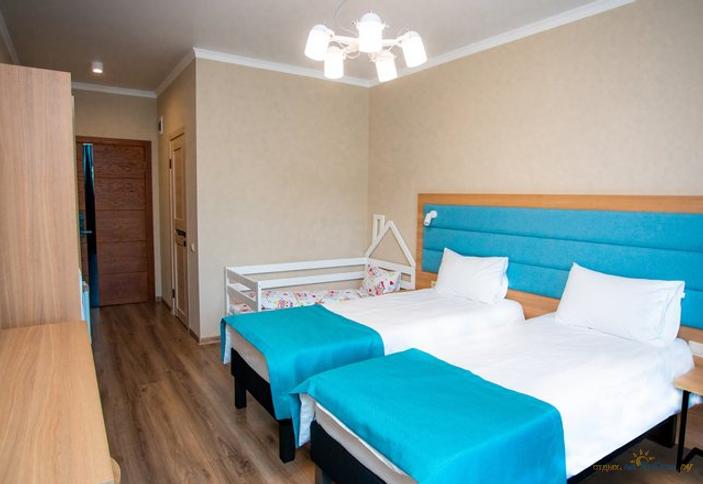 Superior четырехместный Twin. Отель Abrikos Garden. Анапа