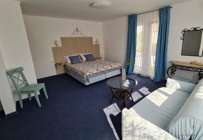 Семейный с балконом