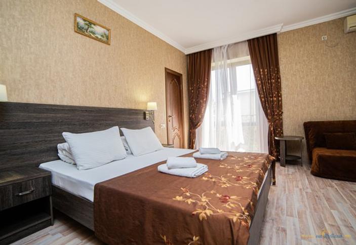 Полулюкс трехместный