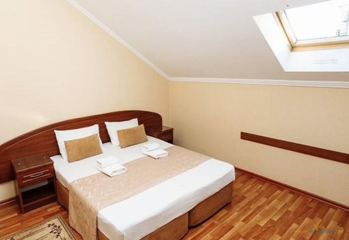 Стандарт трехместный мансардный. Отель Аркадия Плюс, г. Сочи, Адлерский район