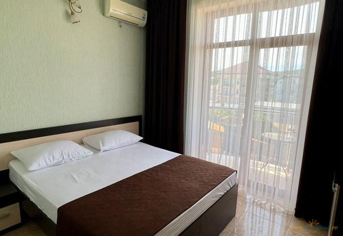 Стандарт с балконом. Гостевой дом Парус Голубая бухта. Геленджик