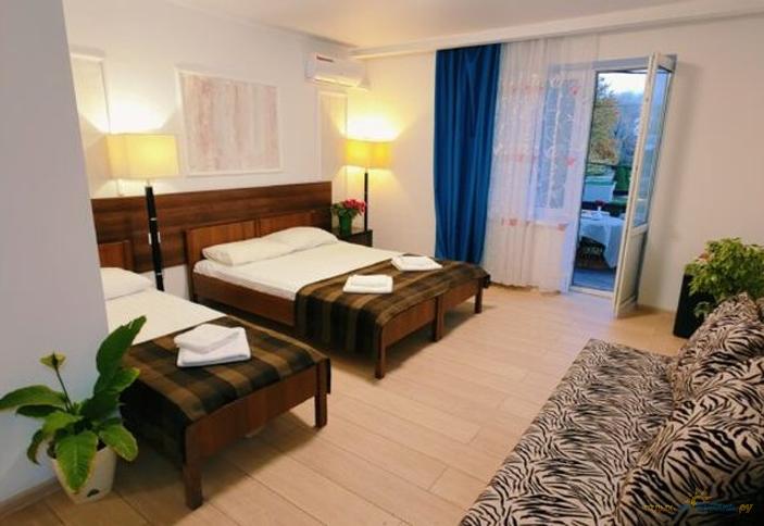 Полулюкс пятиместный с балконом