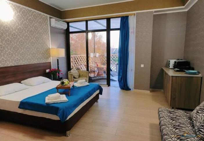 Студия трехместная