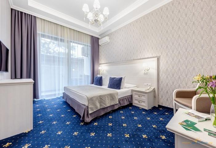 Семейный двухкомнатный трехместный с балконом (1 этаж)