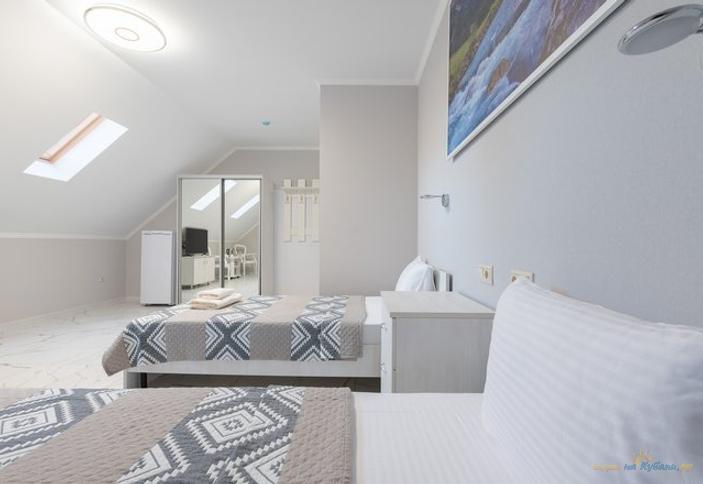 Мансардный 3-местный