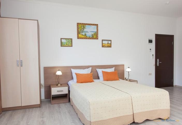 Стандарт в коттедже с балконом