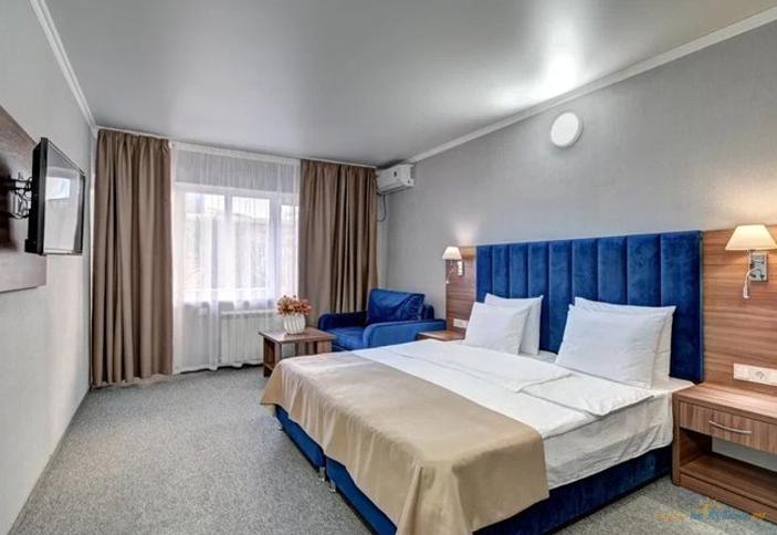 Стандар семейный трехместный