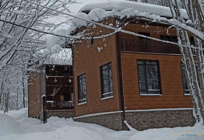 Voyaga etgan erkaklar porno suratga olishadi