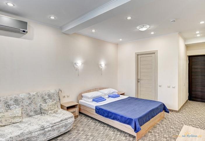 Стандарт трехместный с балконом, корпус 1,2