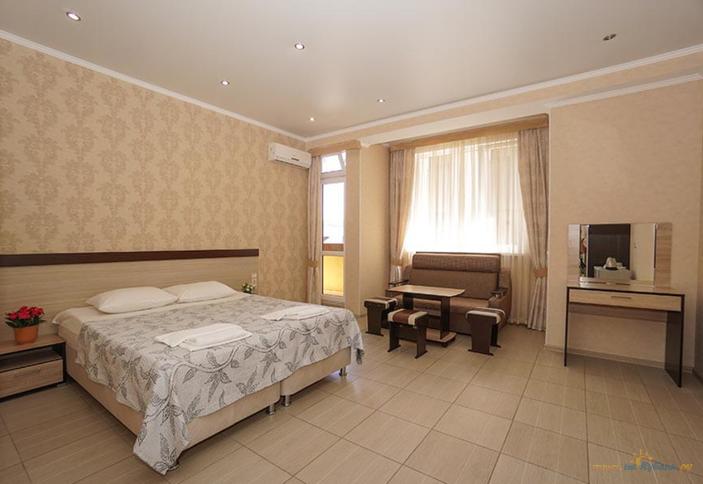 Студио с балконом