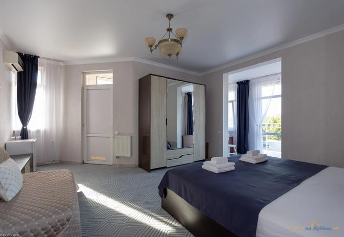 Семейный с балконом №24