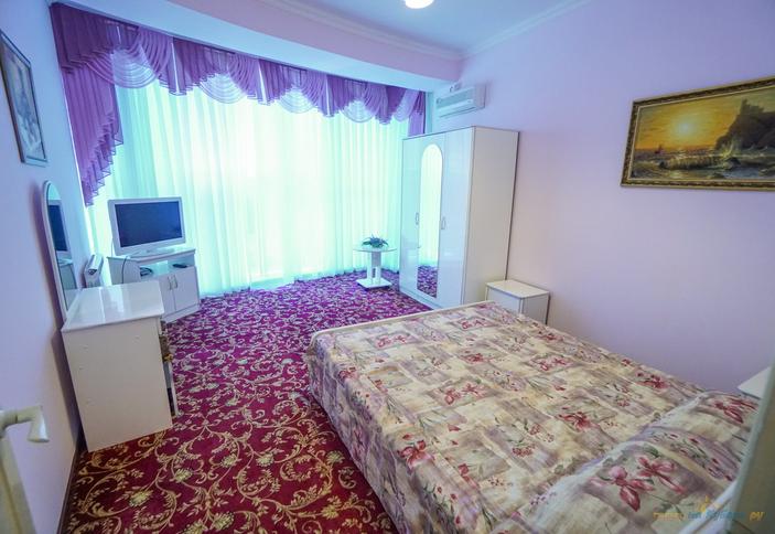 Трехместный двухкомнатный с панорамным балконом