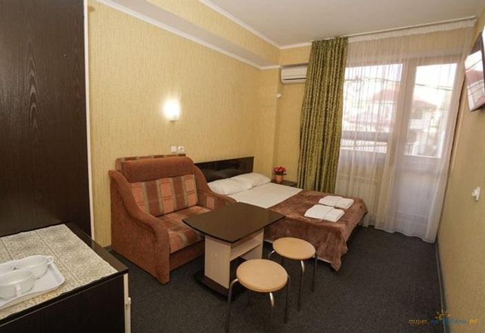 Улучшенный трехместный с балконом