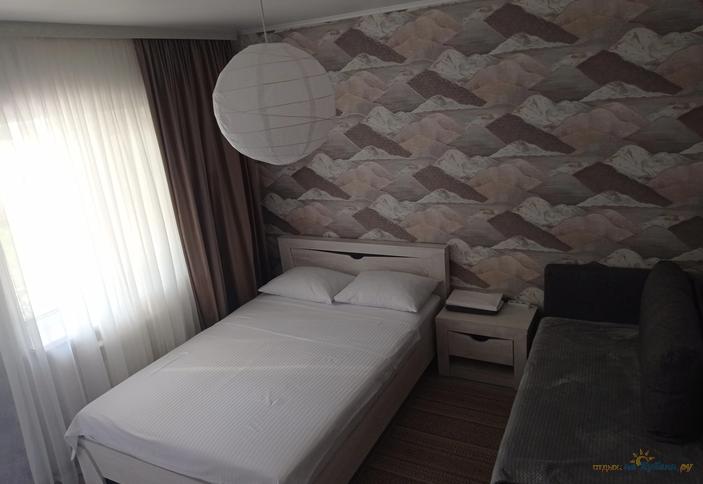 Трехместный