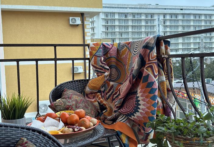 Комфорт плюс с балконом трехместный