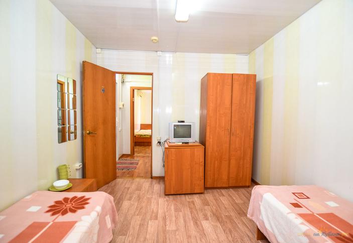 Четырехместный двухэтажный домик