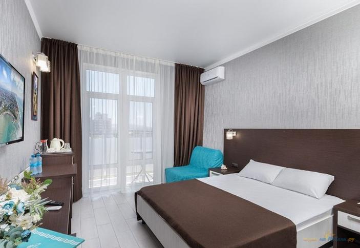 Люкс четырехместный двухкомнатный (с балконом)