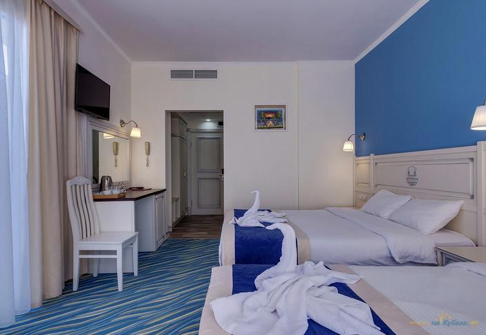 Четырехместный с балконом (вид во двор) 1 этаж