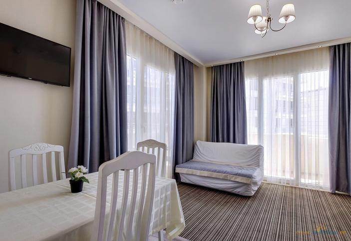 Апартаменты: спальня+студия с кухней и балконом (вид на море) №320, №401