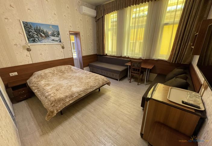 Полулюкс четырехместный (с балконом)