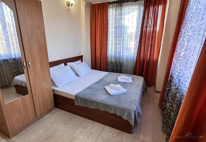 Стандарт двухместный с балконом. Гостиница Виктория