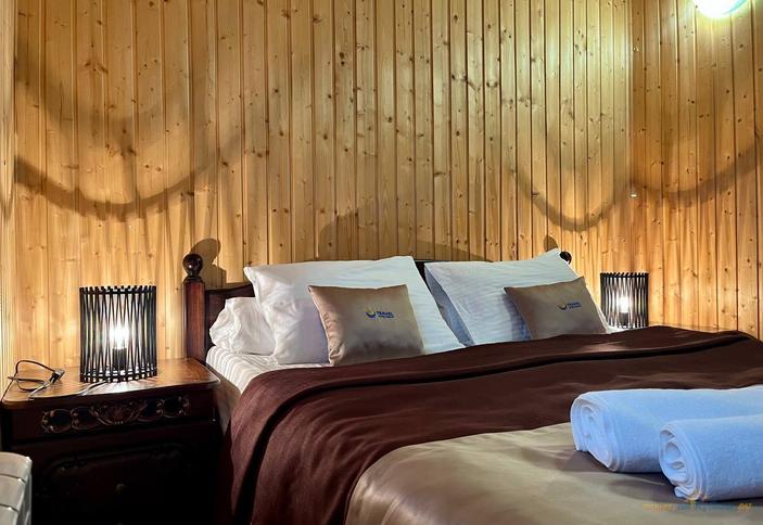 Двухкомнатный Люкс с балконом (вид на озеро)