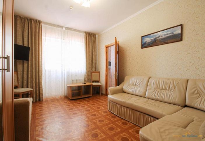 Двухкомнатный стандарт шестиместный с балконом